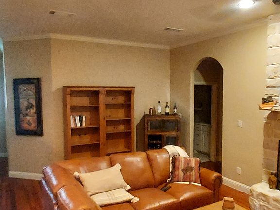 3rd image of 219 Turner Cir