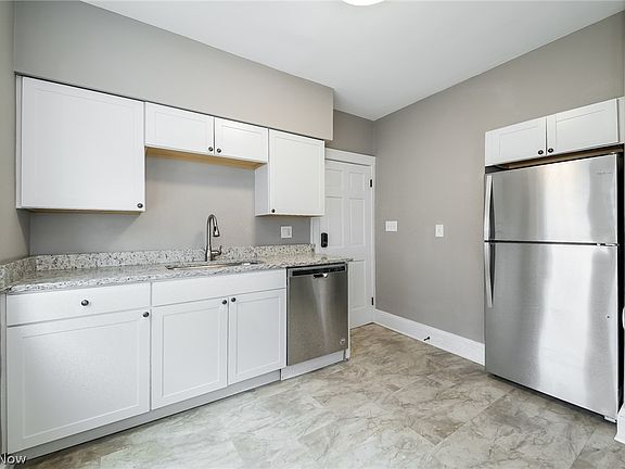 5th image of 15113 Arden Ave