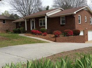 335 Scottsdale Ln, Clemmons, NC 27012