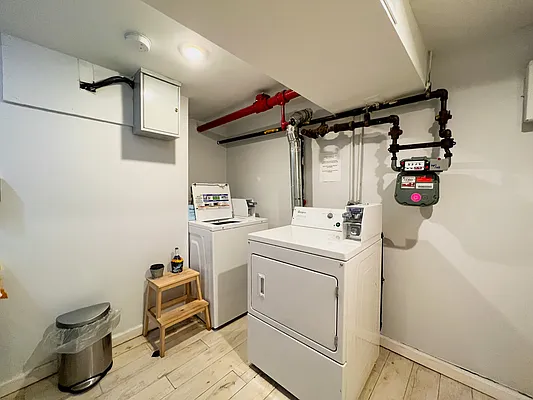 Rented by Realty 2000 Corp | media 9