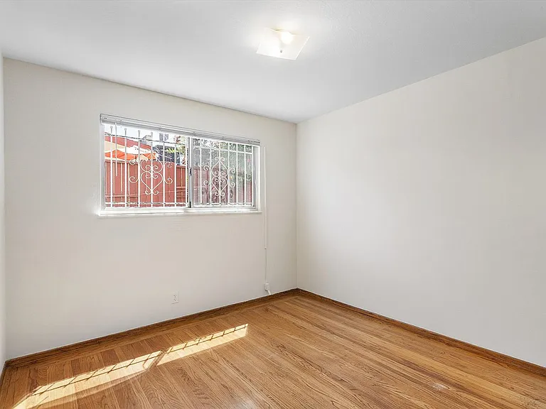 2911 Deakin St #3 — Photo 10