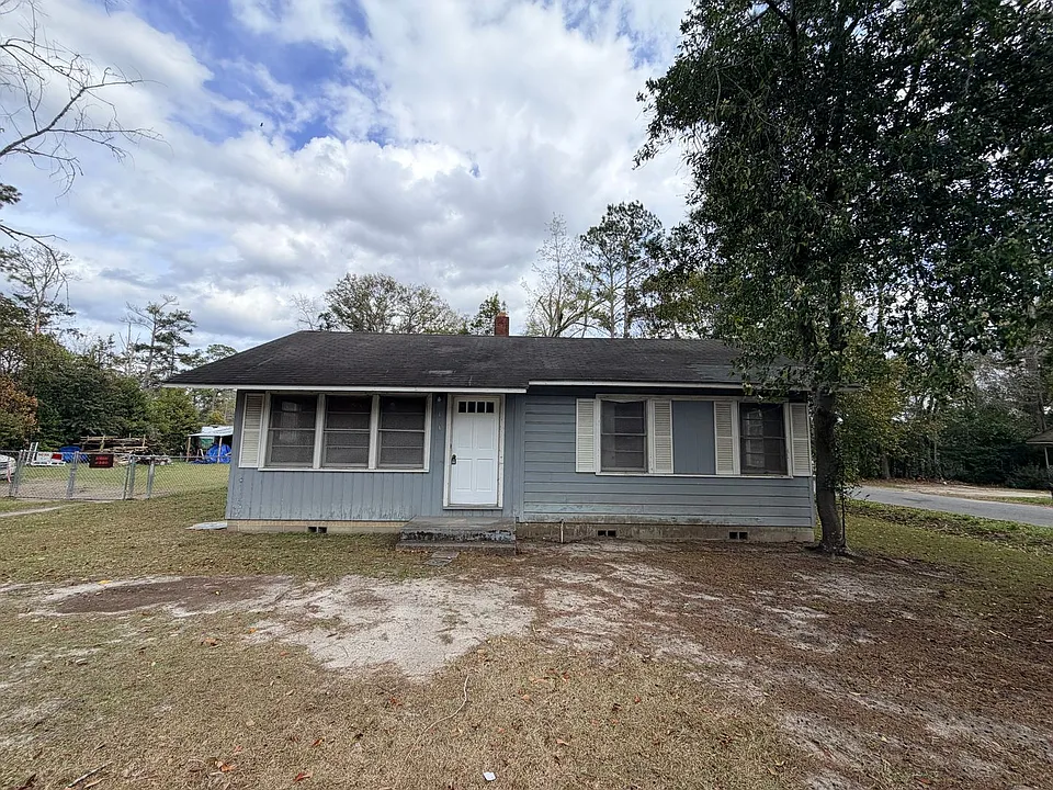 1701 N Troup St