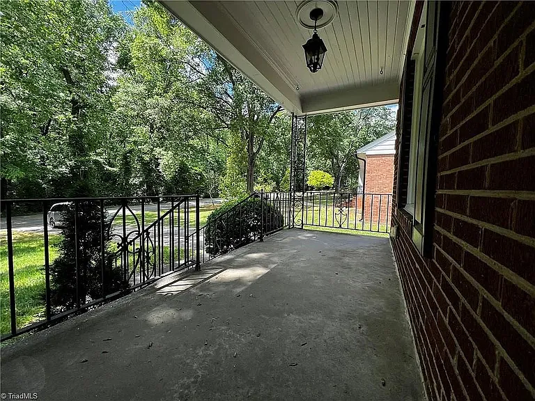 4506 Starmount Dr — Photo 11