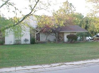1414 N Sherwood Dr, Greenfield, IN 46140