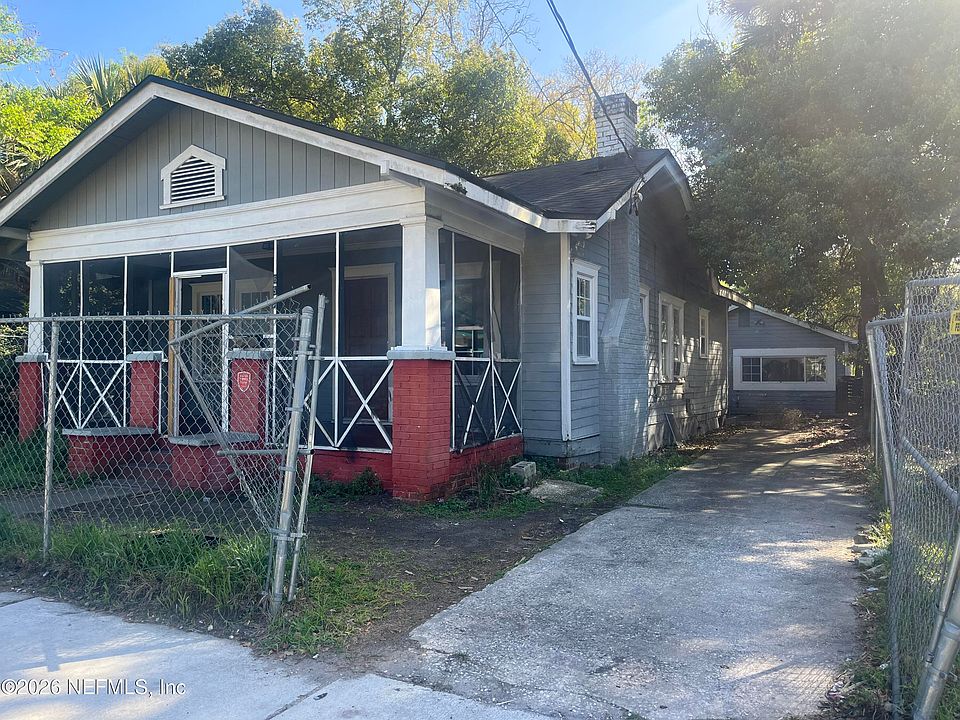 1st image of 652 FERN Street