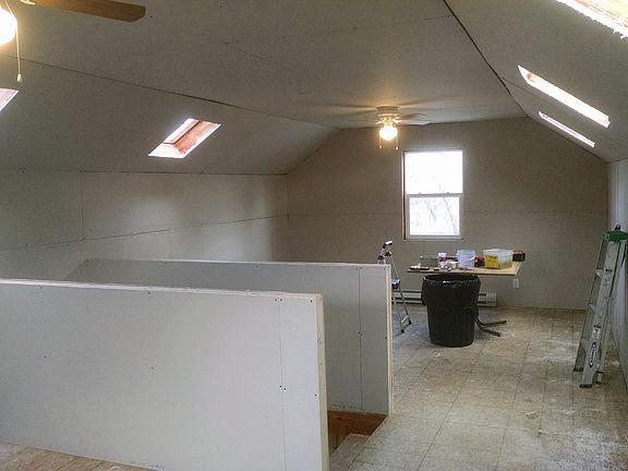 30x16 Heated bonus room.