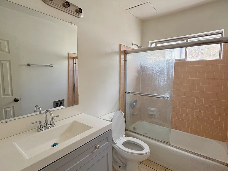 135 N 5th St #D — Photo 12