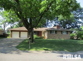 904 W Broadmoor St, Peoria, IL 61614