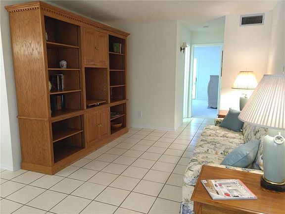 2nd image of 38 Vista Gardens Trl