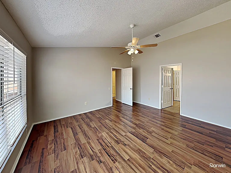 2508 Creekwood Ln — Photo 8