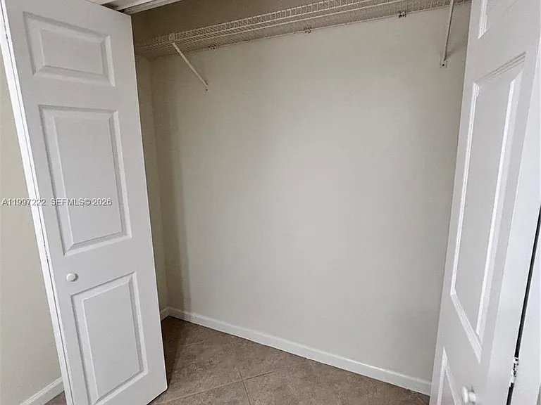 821 W Beckley Sq — Photo 16