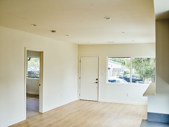 5th image of 3743 Locke Ave