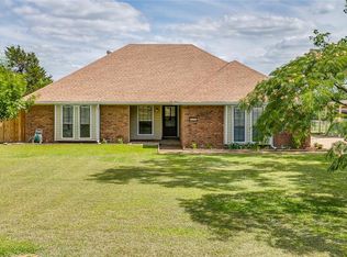 319 Tumbling Trl, Burleson, TX 76028