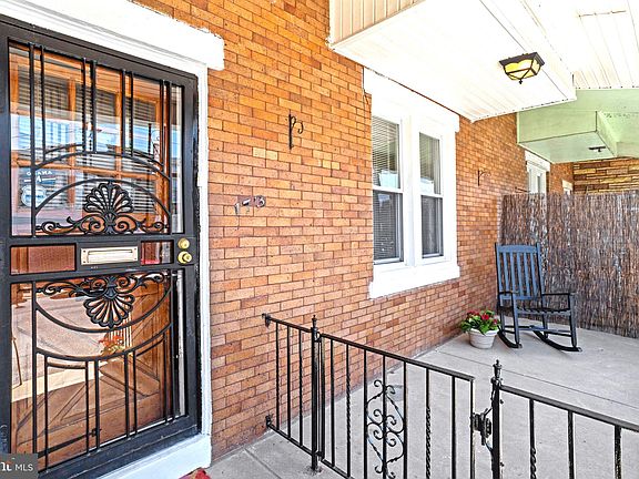 4th image of 173 W Clarkson Ave