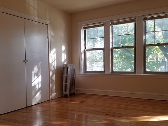 4th image of 4852 W Wrightwood Ave #F3