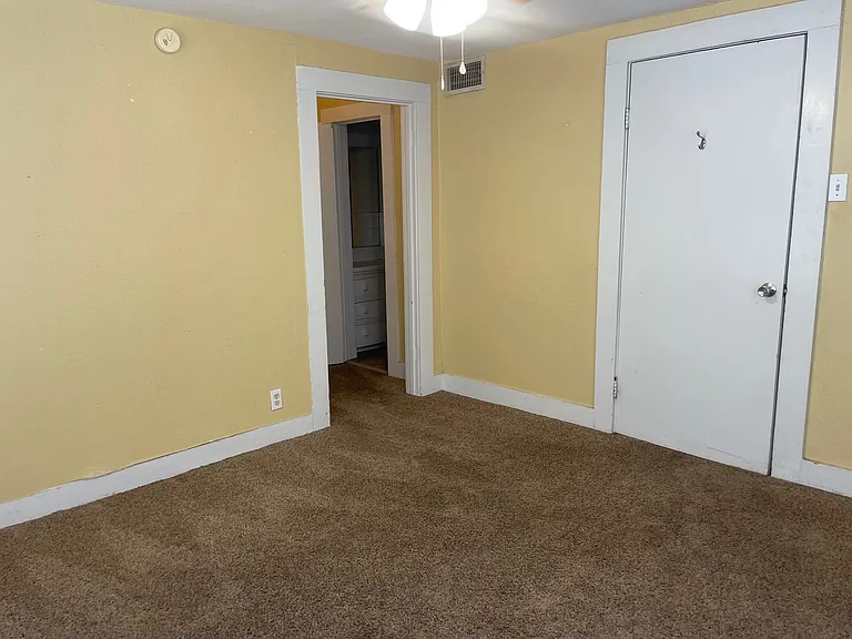 421 Kirkwood St — Photo 16