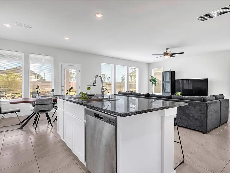 7218 Clearwater Cove Dr — Photo 11