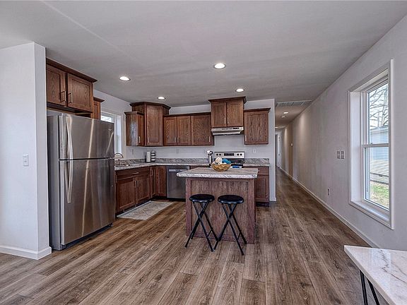 4th image of 449 Motheral Ave