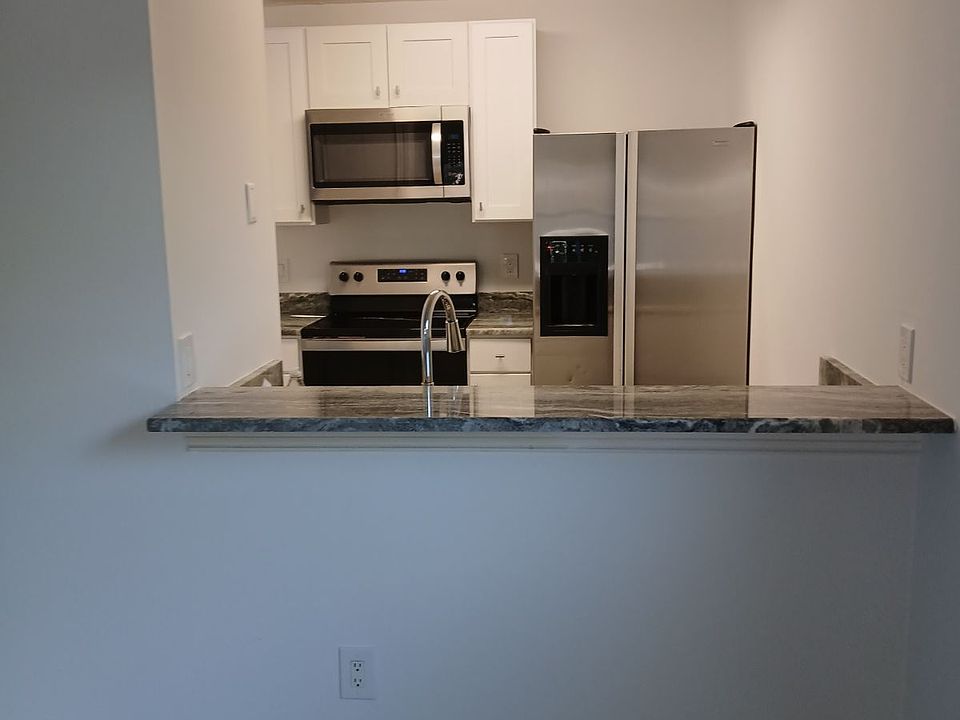 1st image of 638 9th Ave S