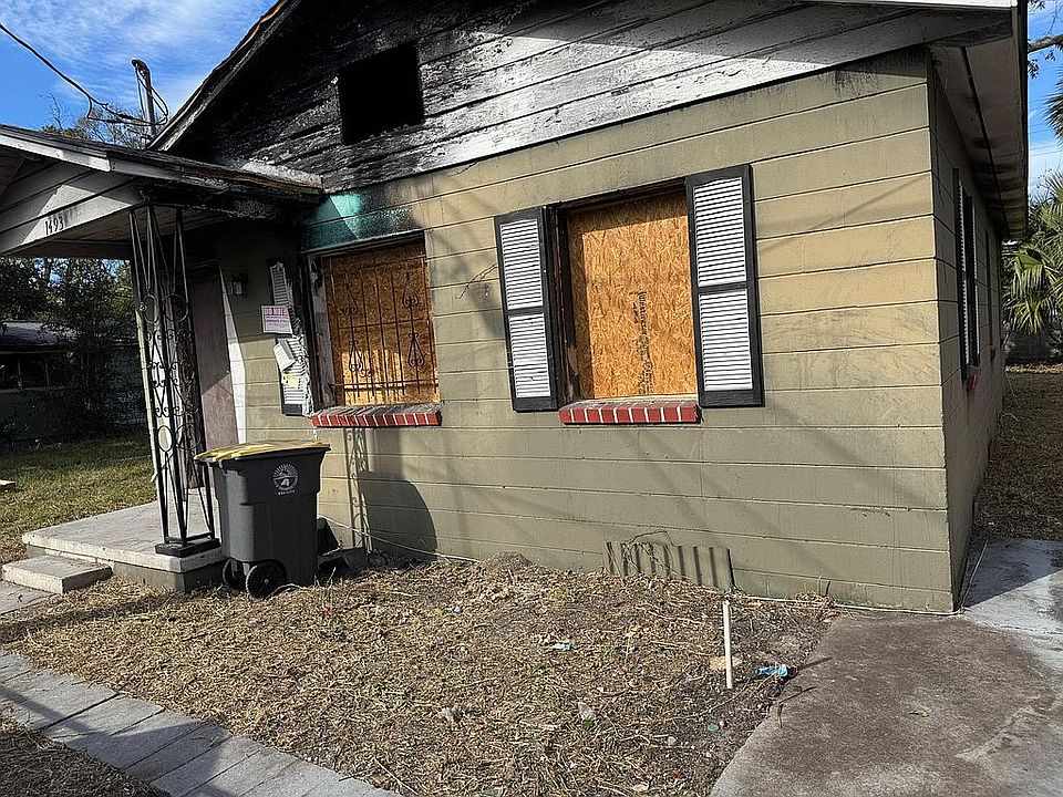 1st image of 1493 W 25th St