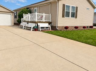 10864 W Turnberry Dr, Frankfort, IL 60423