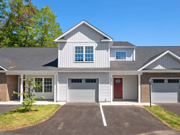 2740 Village Dr #203, Waynesboro, VA 22980