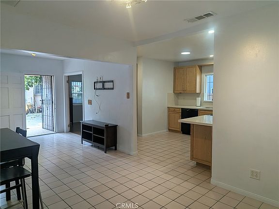 4th image of 1447 W 37th Pl