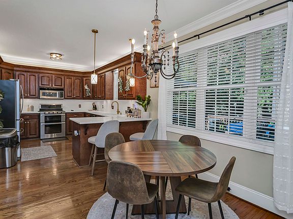 4th image of 204 Shoal Creek Cir