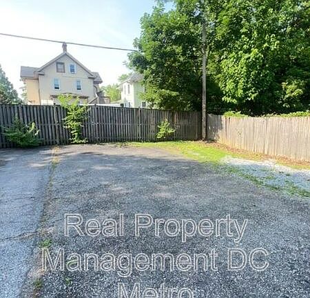 3rd image of 1241 Monroe St NE