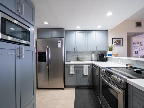 500 Three Islands Blvd APT 1008, Hallandale Beach, FL 33009