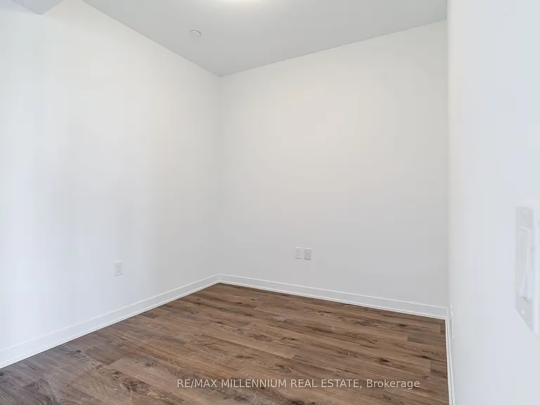 395 Dundas St W #531 — Photo 19