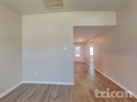 3rd image of 130 Harvest Cir