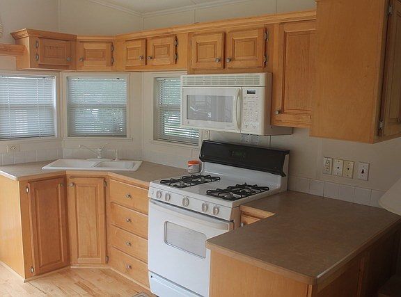 5th image of 151 Fossil Lake Ct