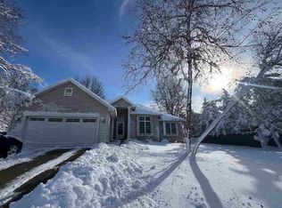 37 Hunters Pl, Iowa City, IA 52246