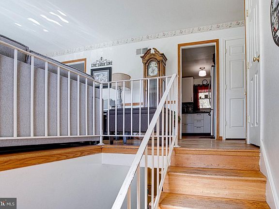 5th image of 14766 Darbydale Ave