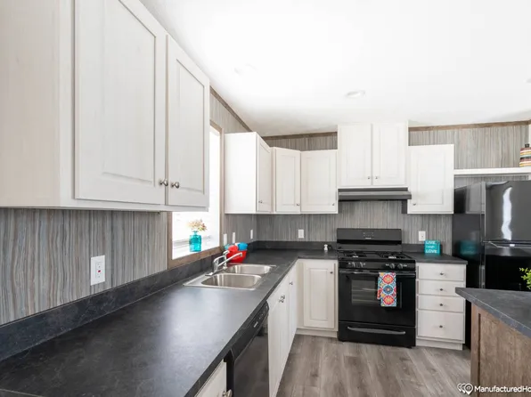 8025 S Huron River Dr #11, South Rockwood, MI 48179