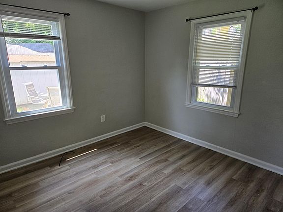 5th image of 928 Beechwood Dr SW