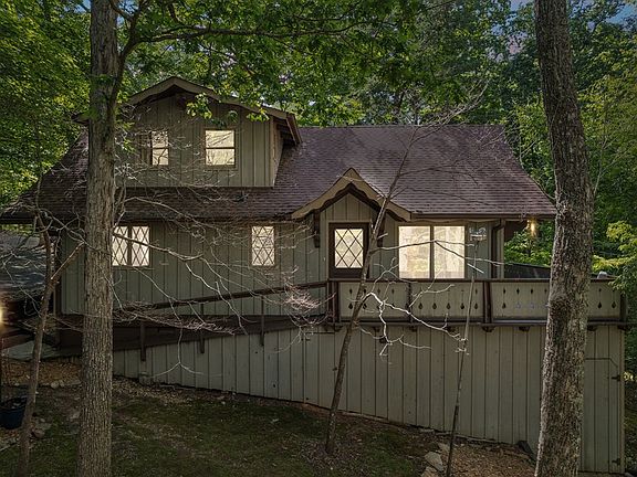 3rd image of 298 Lake View Trce