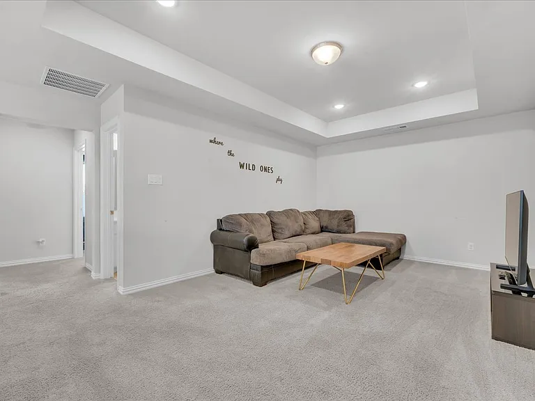 3905 Saint Ives Ln — Photo 17
