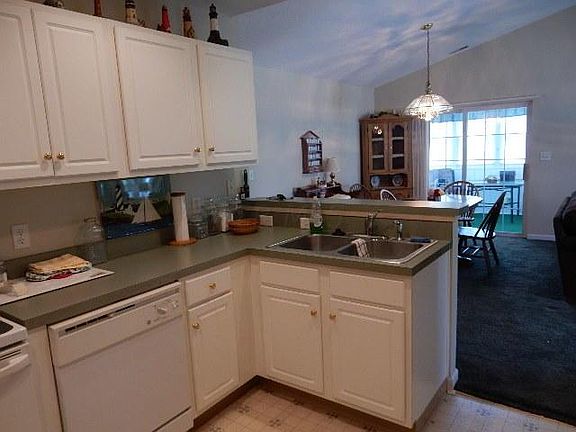 4th image of 20 Highmeadow Dr