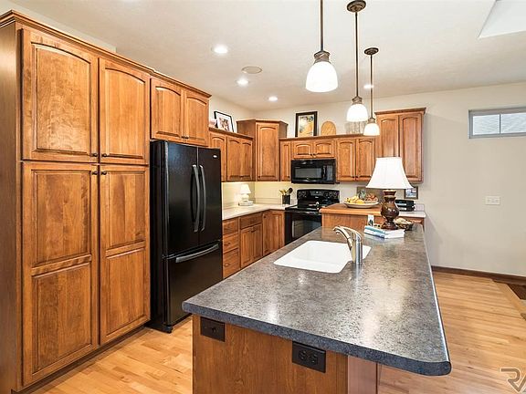 5th image of 2721 E Worcester Pl
