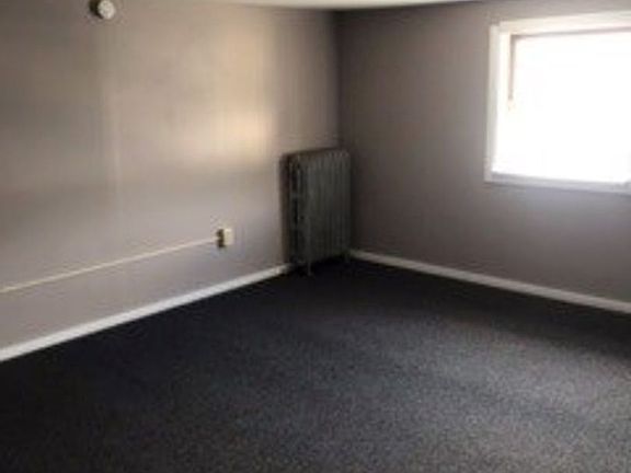 3rd image of 35 Vine St APT 2