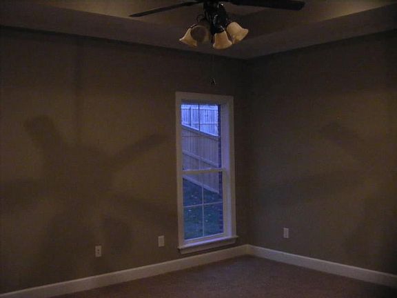 4th image of 409 Suzanne Ave