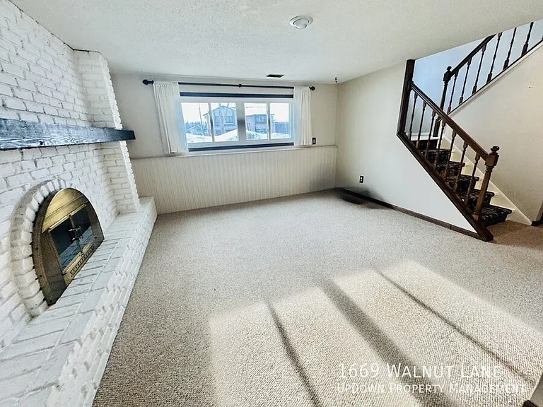 1669 Walnut Ln — Photo 18