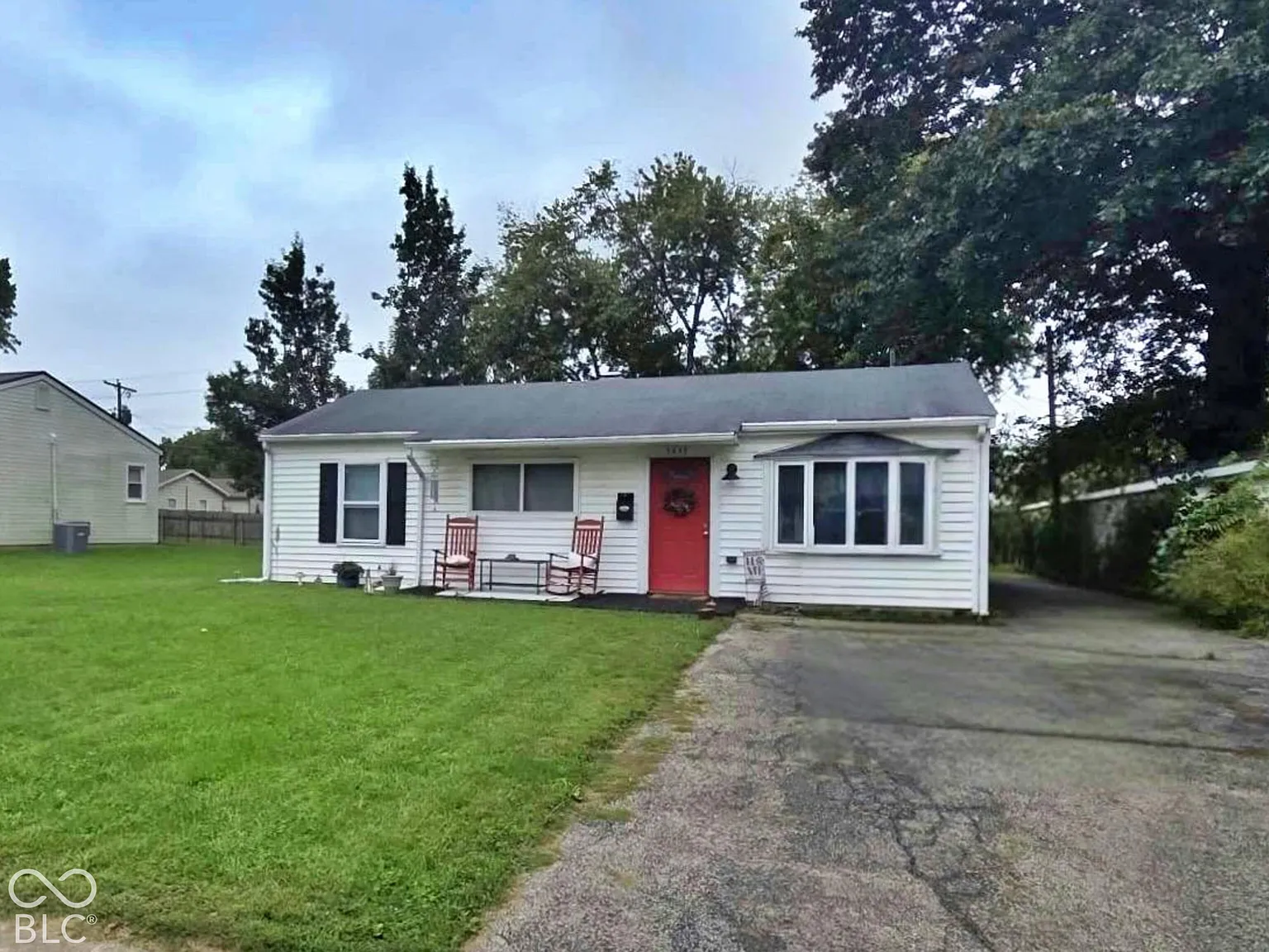 3 bed, 1.0 bath, 1332 sqft, $1,700 — Photo 2
