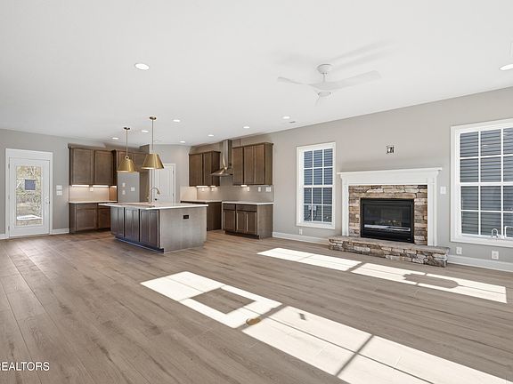 2nd image of 2032 Hickory Reserve Rd