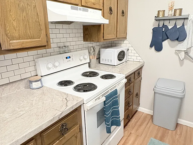 507 W Westview St #16 — Photo 14