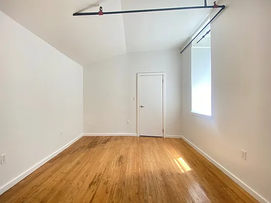 Rented by Dream Space Realty | media 12