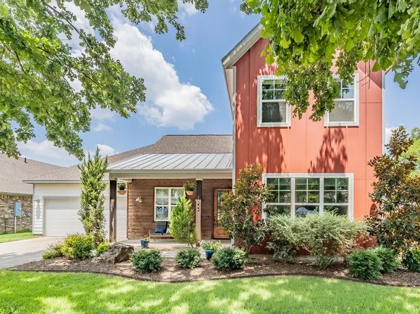 1300 Worthington St, Grapevine, TX 76051