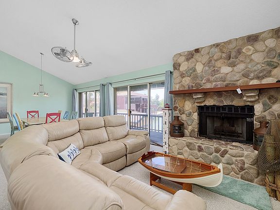 3rd image of 203 W Sunset Dr